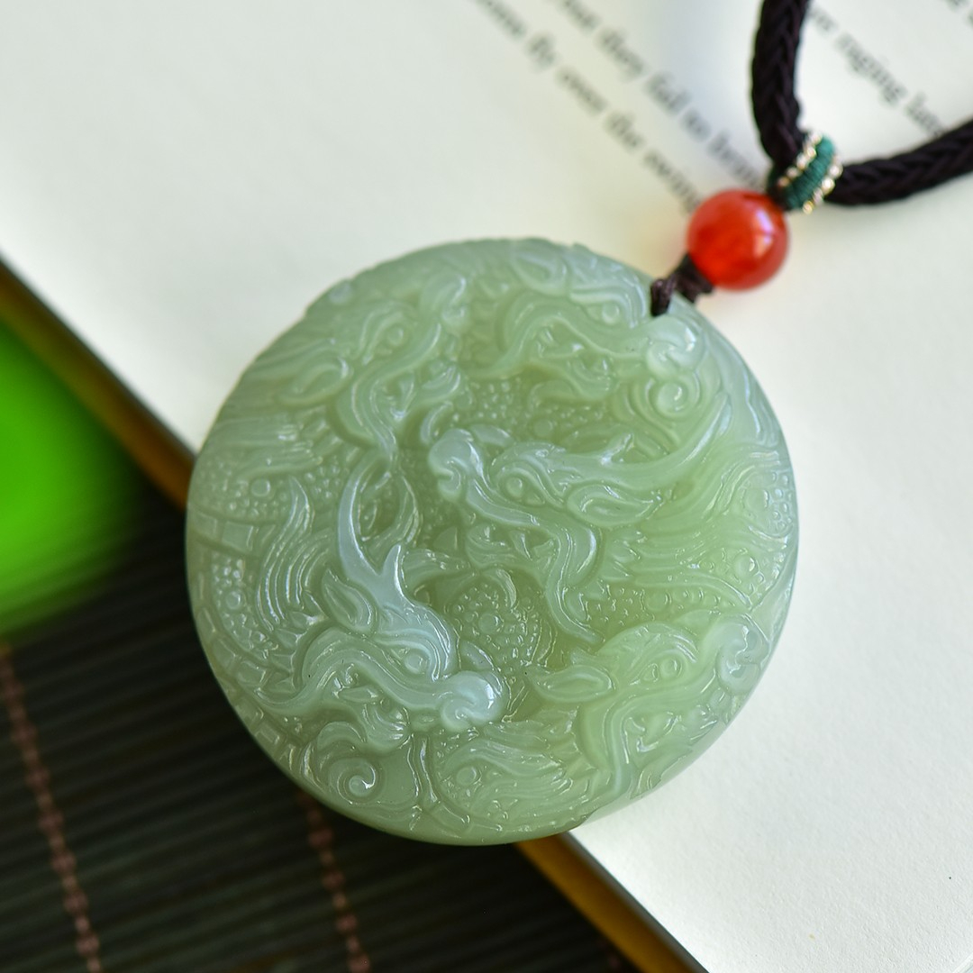 Echte chinesische Nephrit-Stei – Fine Jewelry & Watches Photos Bewertung und Preis